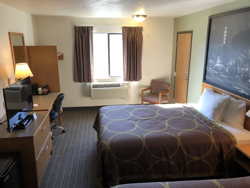 Super 8 By Wyndham Bend OR 20/50