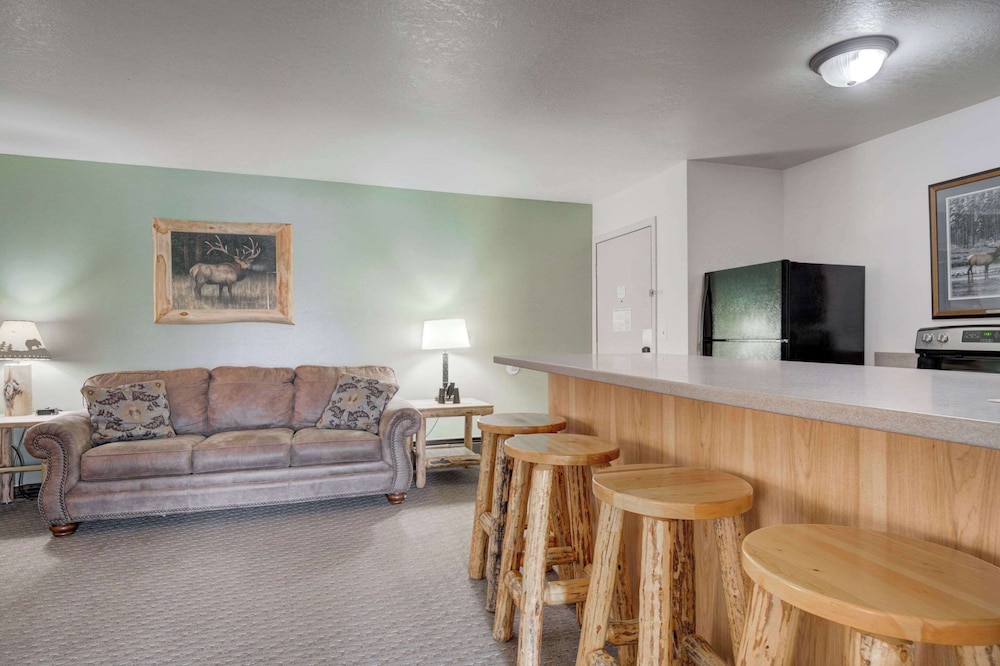 Ridgeline Hotel at Yellowstone, an Ascend Collection Hotel 40/59