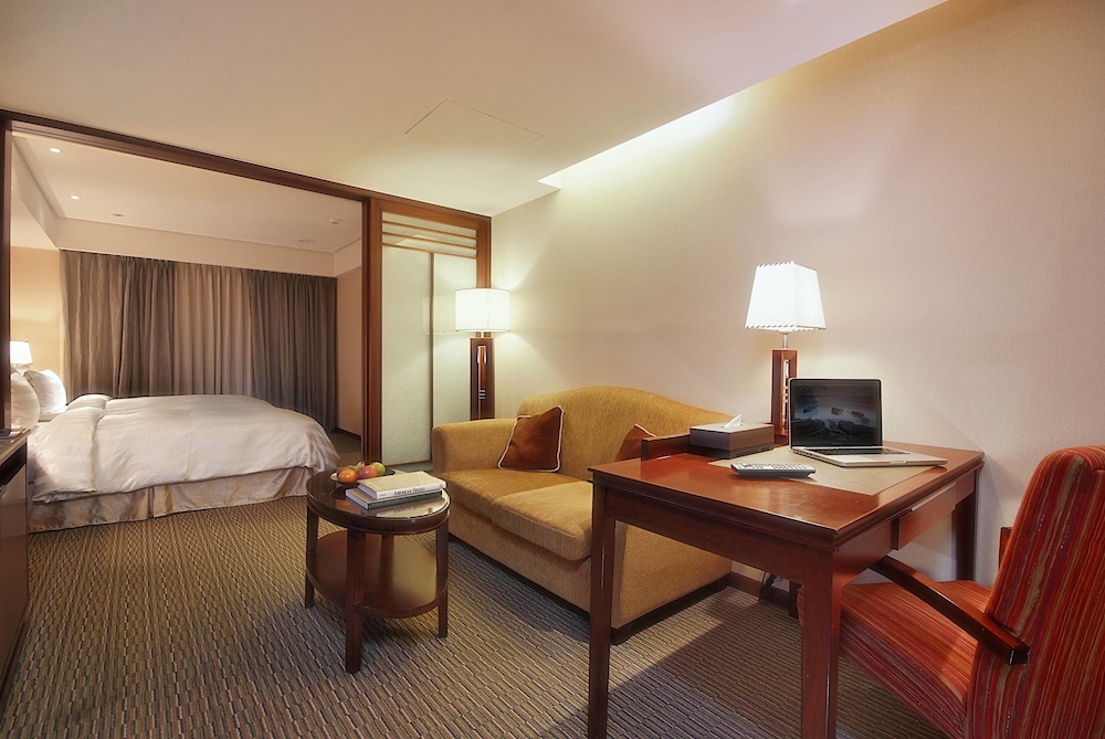 Royal Biz Taipei 17/60