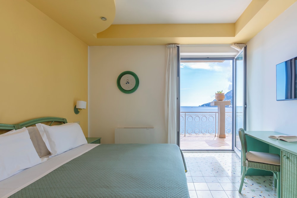 Family, 2 King Beds, Sea View