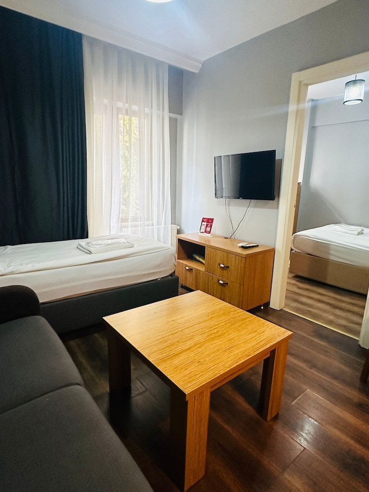 Three Apples Suites 29/39