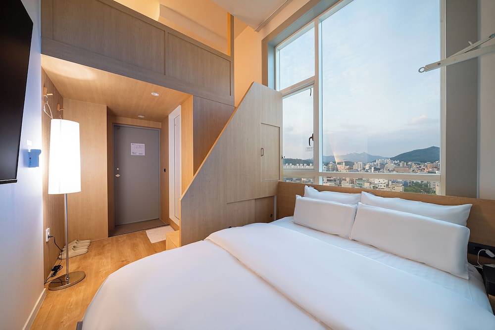 DELUXE, DOUBLE BED