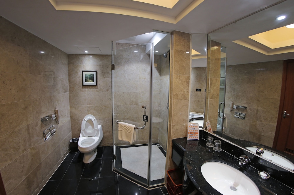Gladden Hotel Jiangmen 57/61