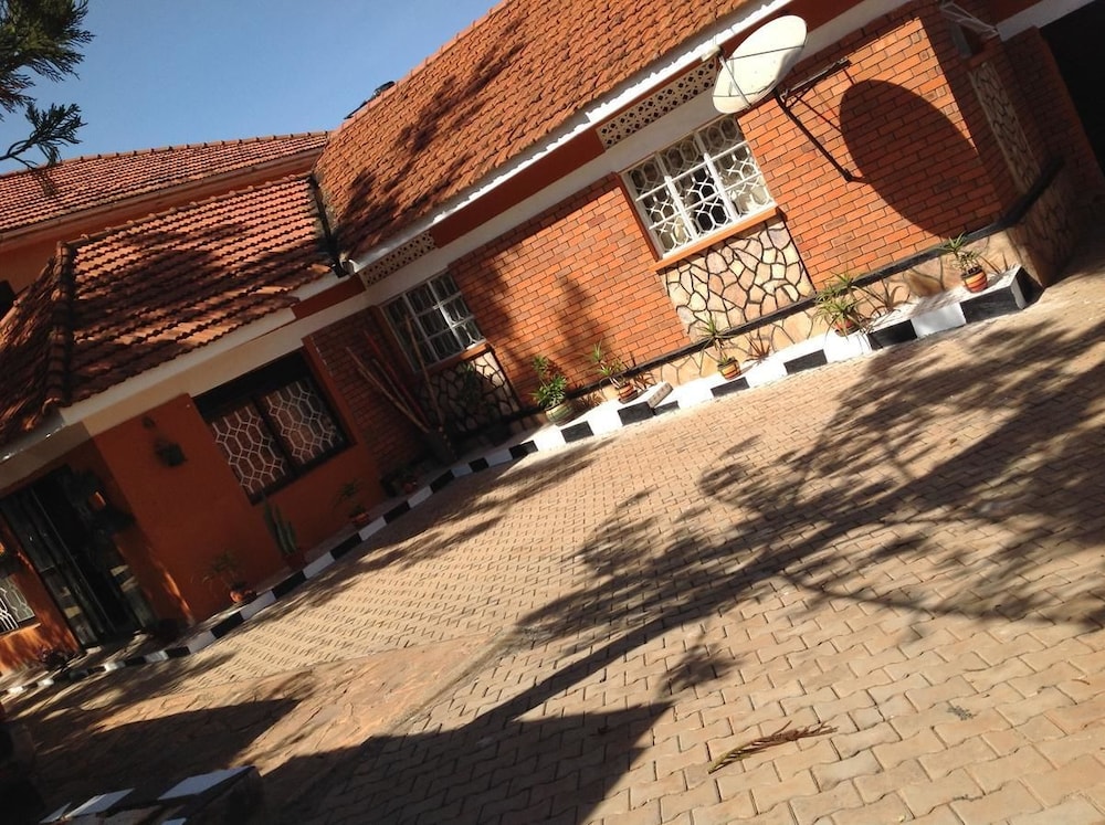 Amari Comfort Homes 14/18
