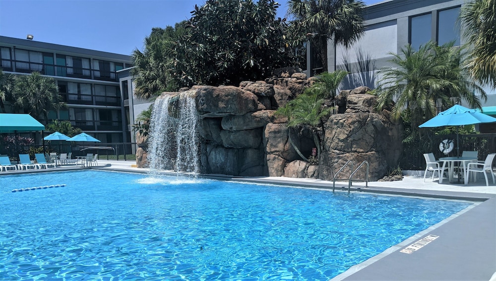Opal Hotel and Suites 32/50