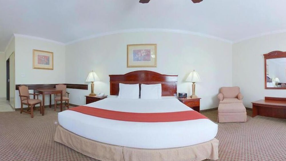 Holiday Inn Express Hotel And Suites Houston East 19/50