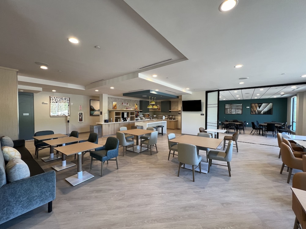 Comfort Suites Gatlinburg Downtown-Convention Center 44/60