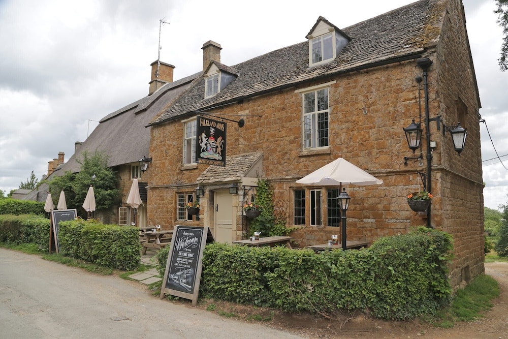 The Falkland Arms 3/50