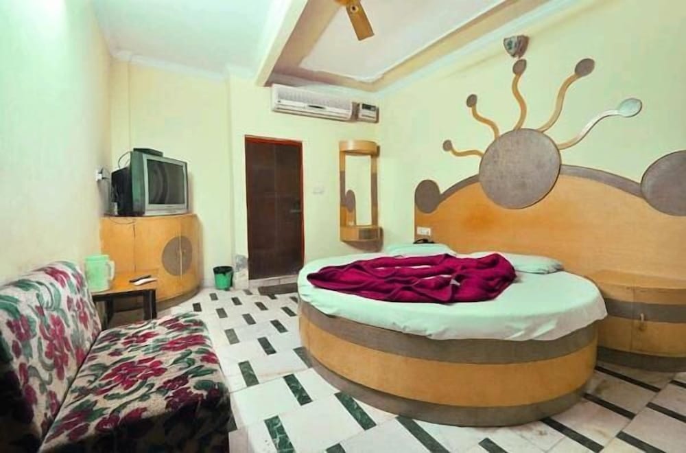DELUXE, DOUBLE BED