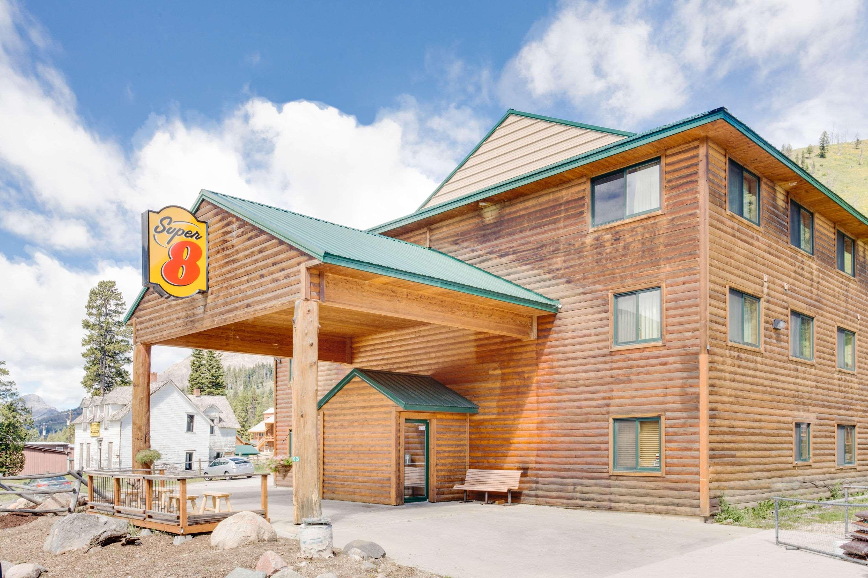 Super 8 Cooke City Yellowstone Park Area 1/13