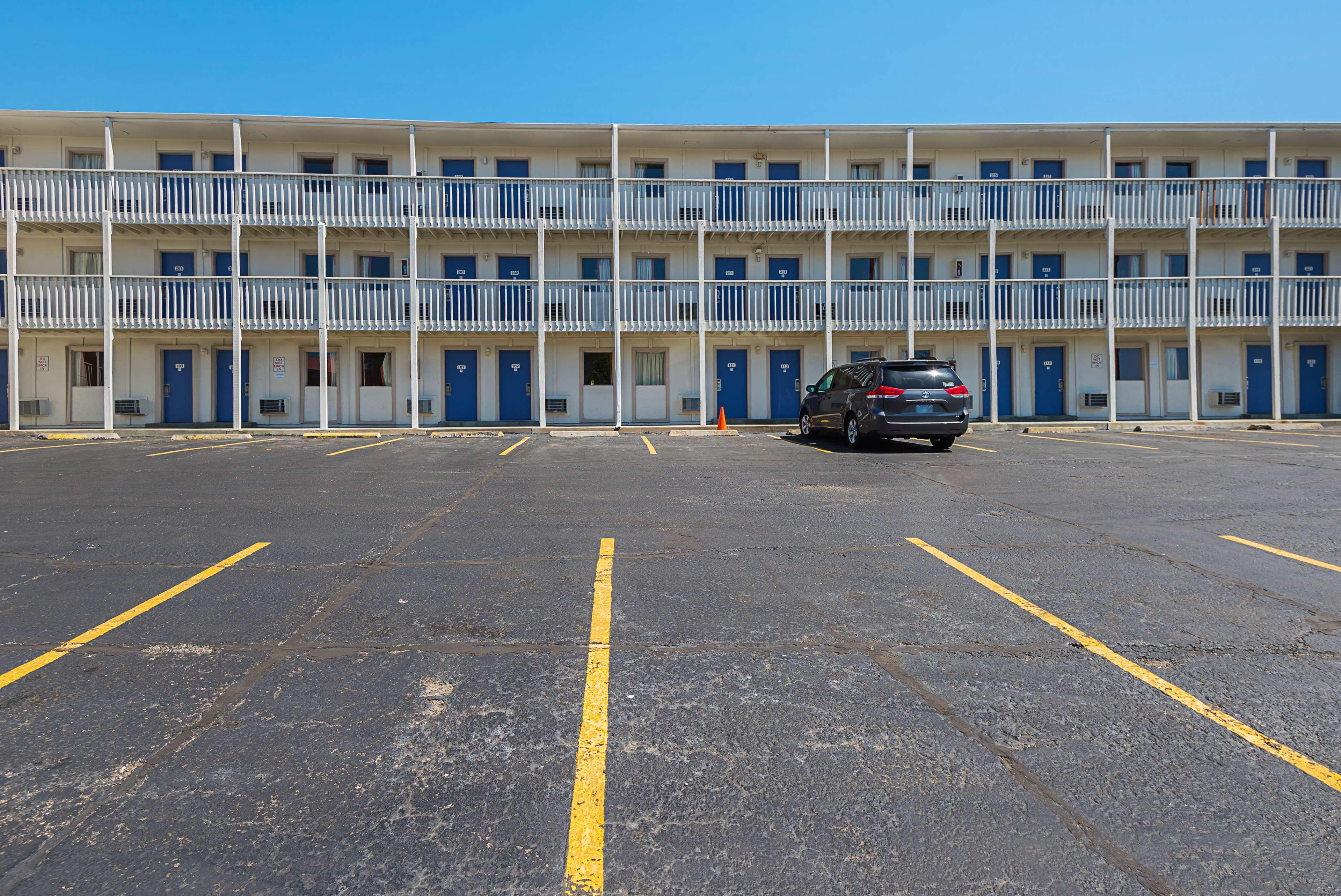 Motel6 Blue Springs, MO 14/24