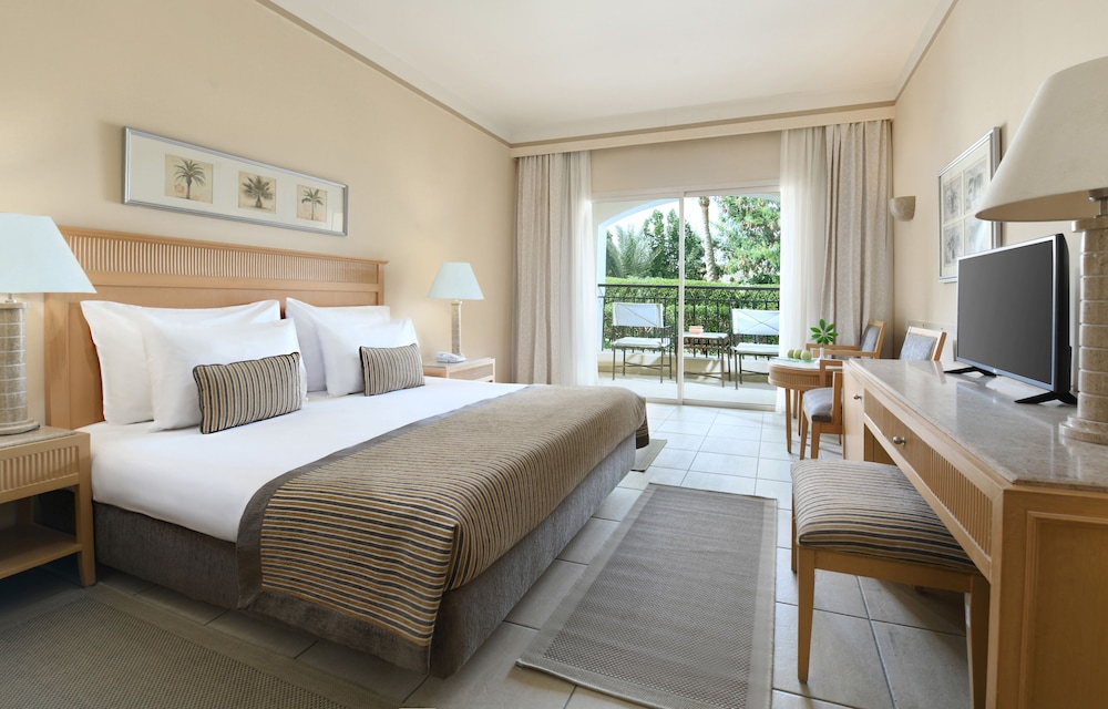 SUPERIOR, DOUBLE OR TWIN BED, POOL VIEW