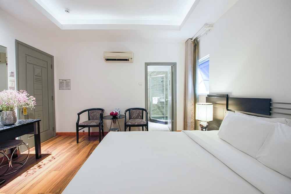 A&EM Corp - The Petit Hotel 11/37