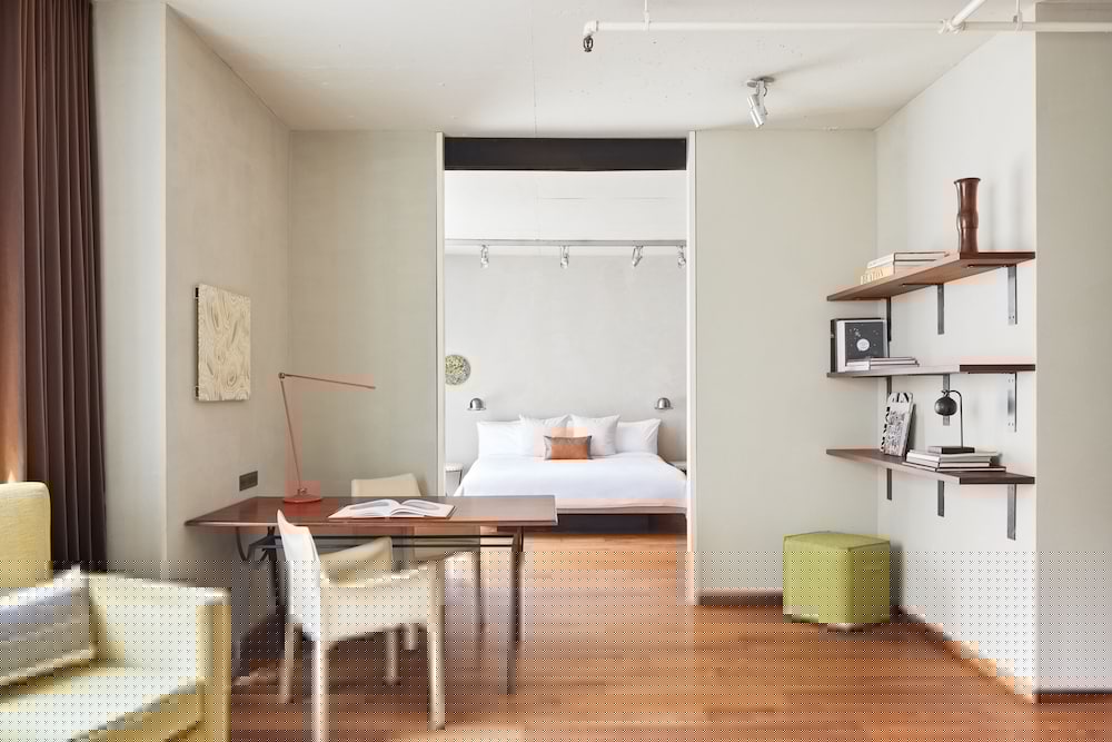 Chambers Hotel 27/70