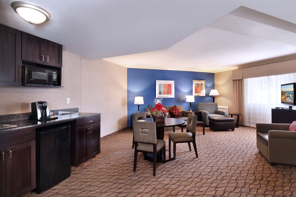 Holiday Inn Express Port Hueneme 30/38