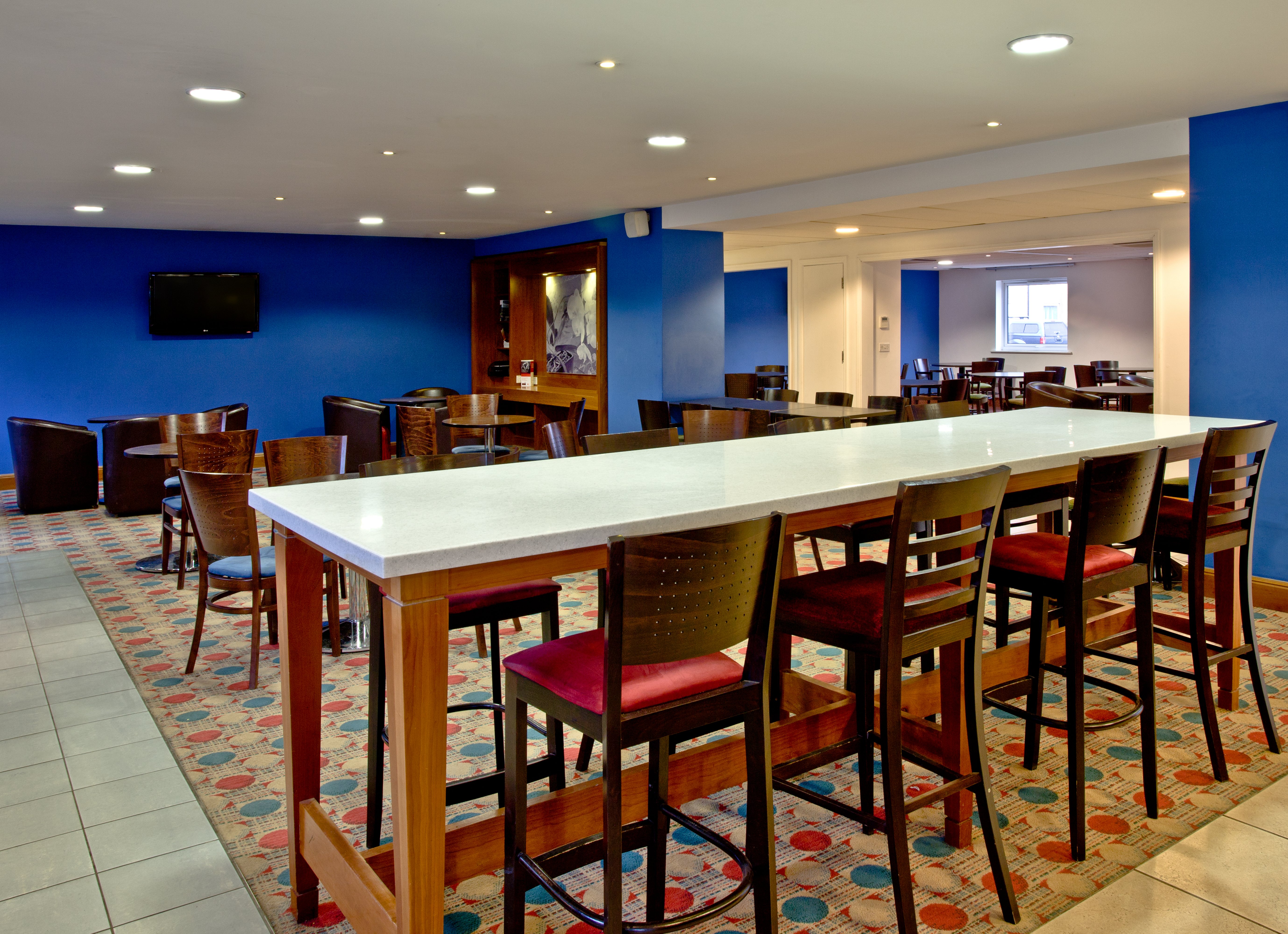 HOLIDAY INN EXPRESS SHREWSBURY 18/40