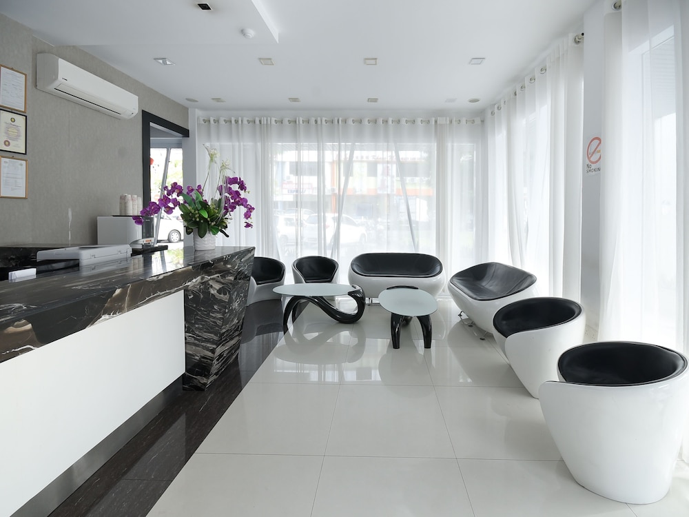OYO 977 Hong Kong Suites 15/17