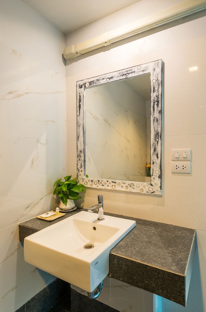 Baan Bandalay Hotel 57/59