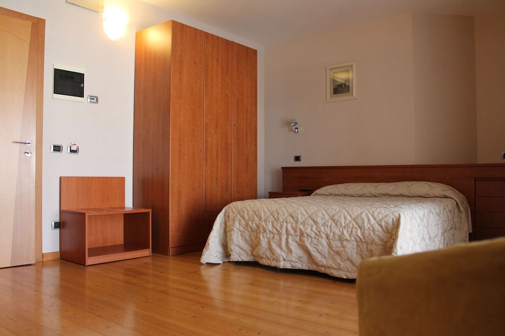 Superior, Double or Twin Bed, Rubicone 3/7