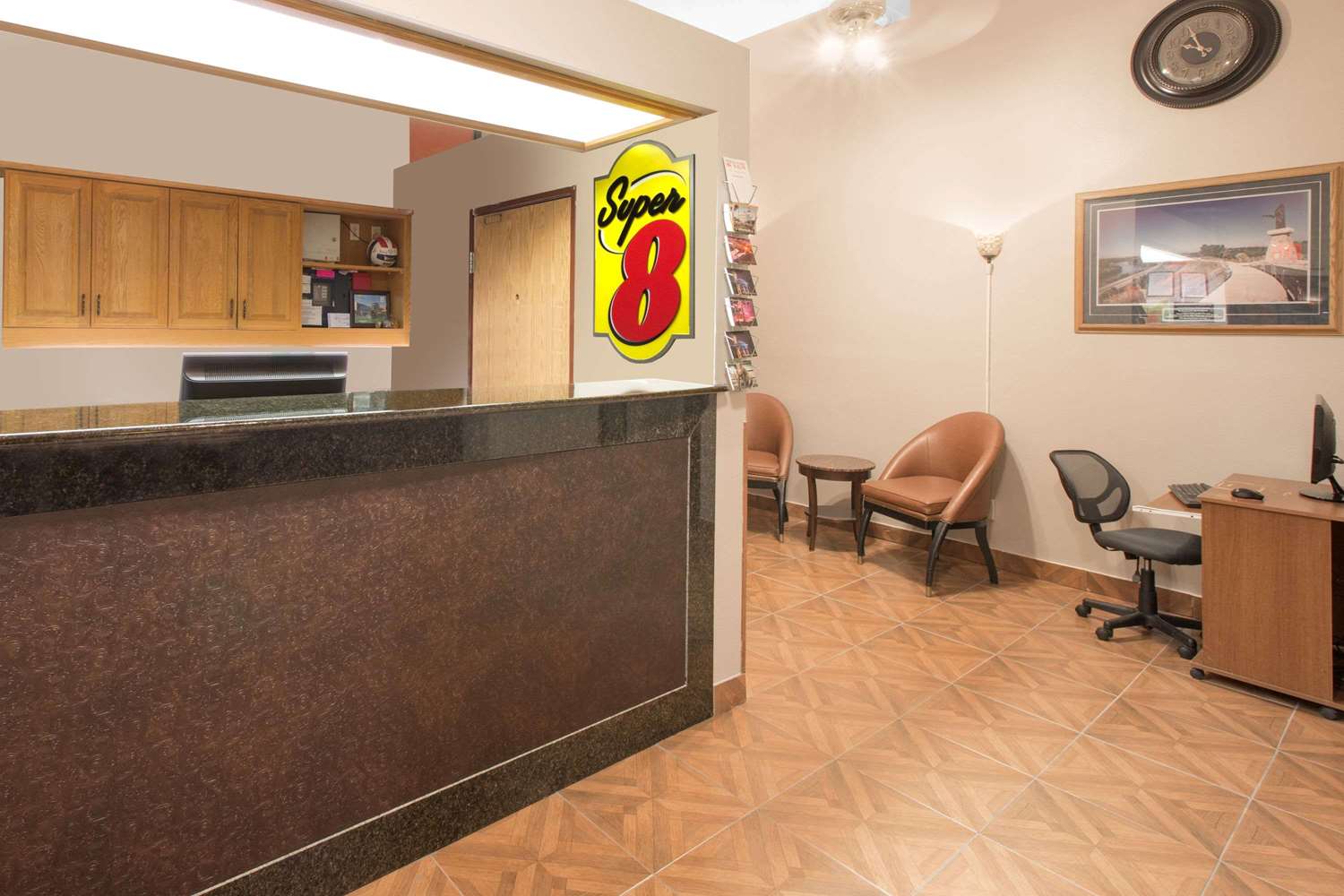 Super 8 by Wyndham Sioux City/Morningside Area 4/18