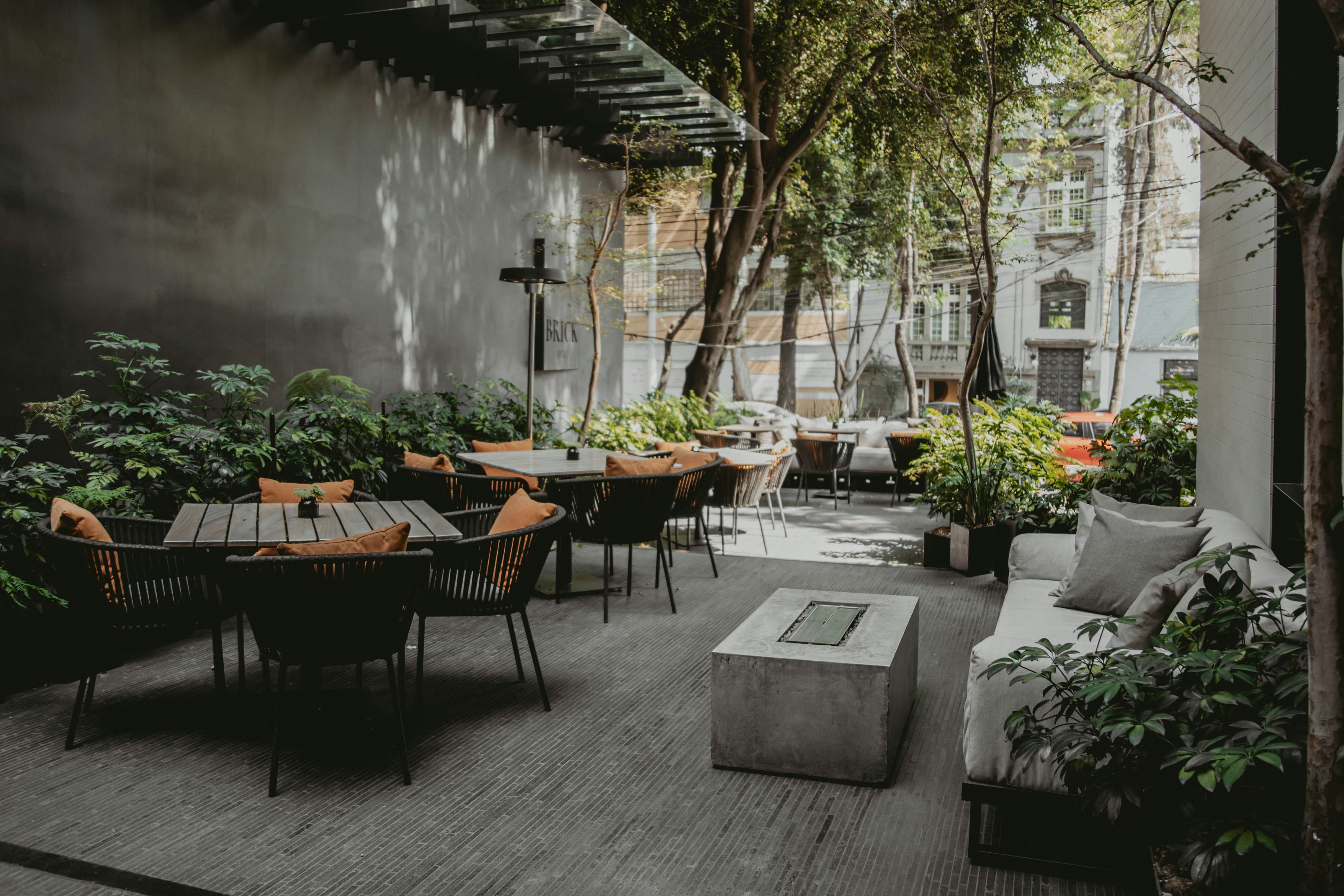 Brick Hotel 33/50