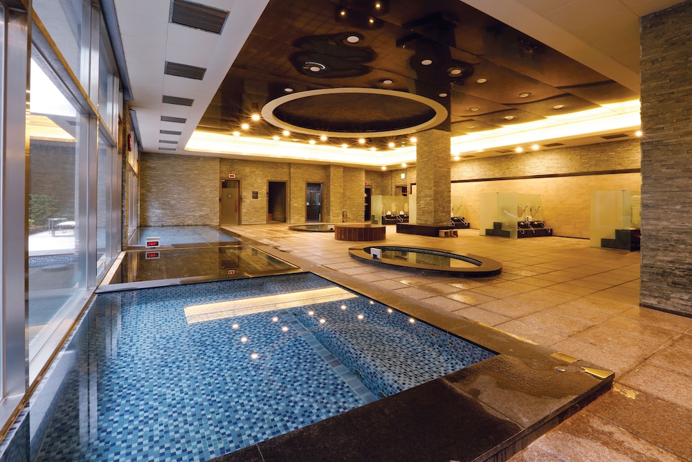 Grand Mercure Ambassador Changwon 24/47