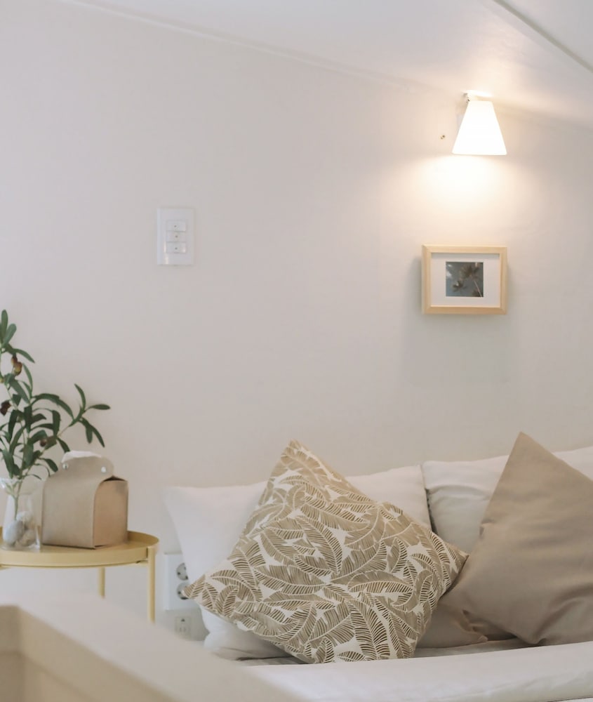 Neat House Hongdae 44/50