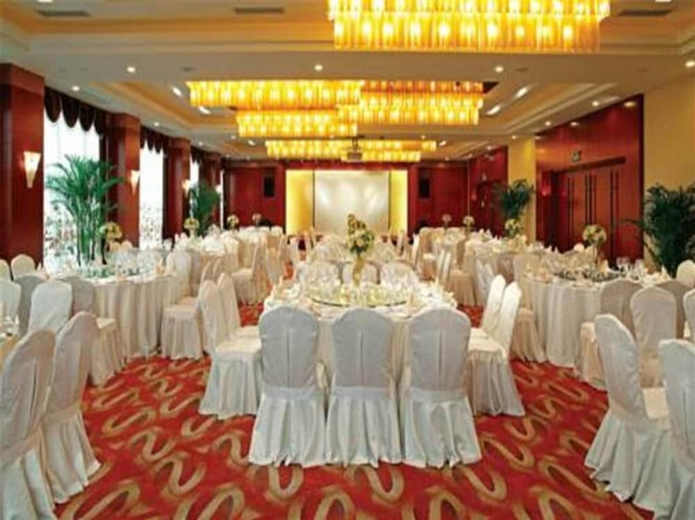 Yuloon Hotel Shanghai 10/35