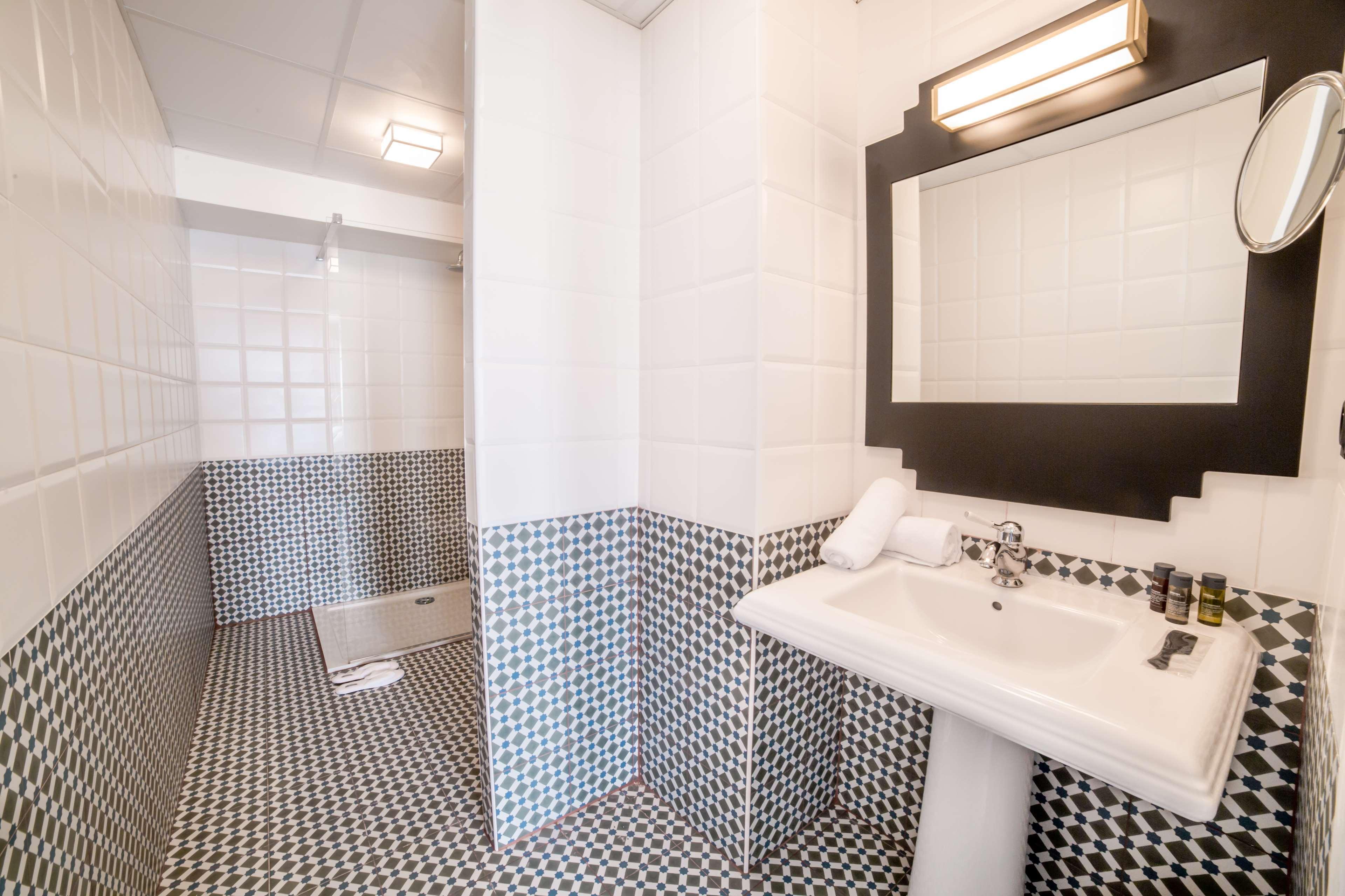 غرفة سوبيريور بسرير كوين، Best Western Hotel Journel Antibes- Juan les Pins 7/7