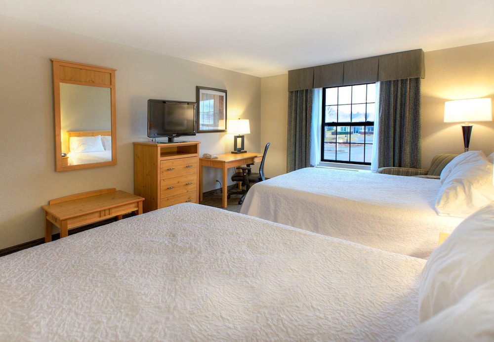 Hampton Inn & Suites by Hilton Petoskey 21/75