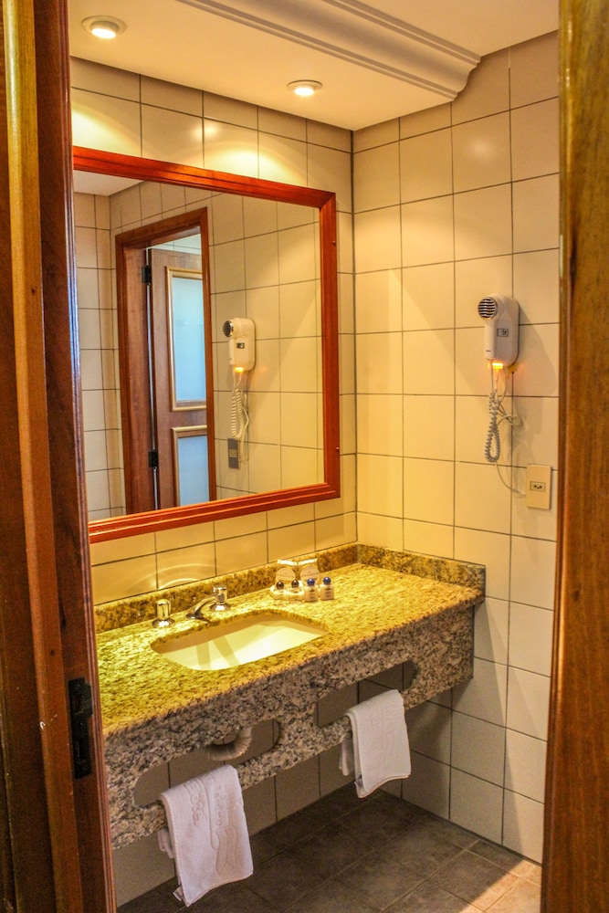Hotel San Isidro 40/40