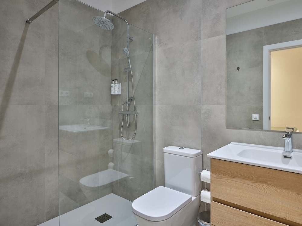 Paseo Suites Hotel 41/47