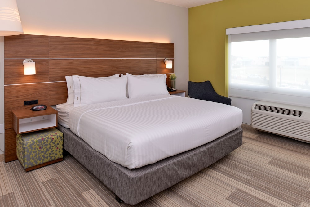 Holiday Inn Express & Suites Trinity 14/72