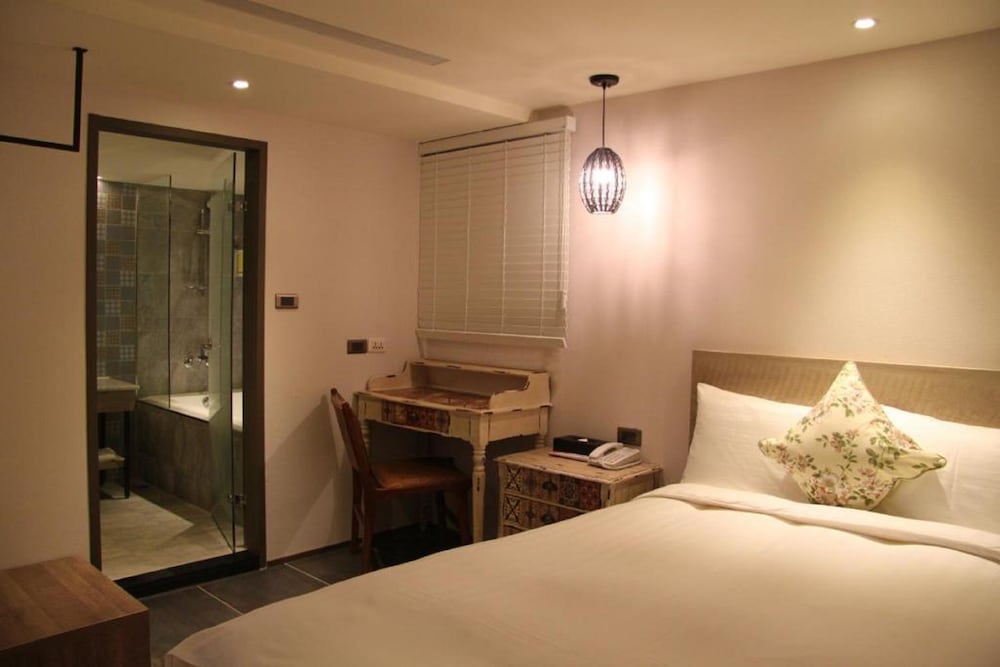 Lan Kwai Fong Garden Hotel 41/66