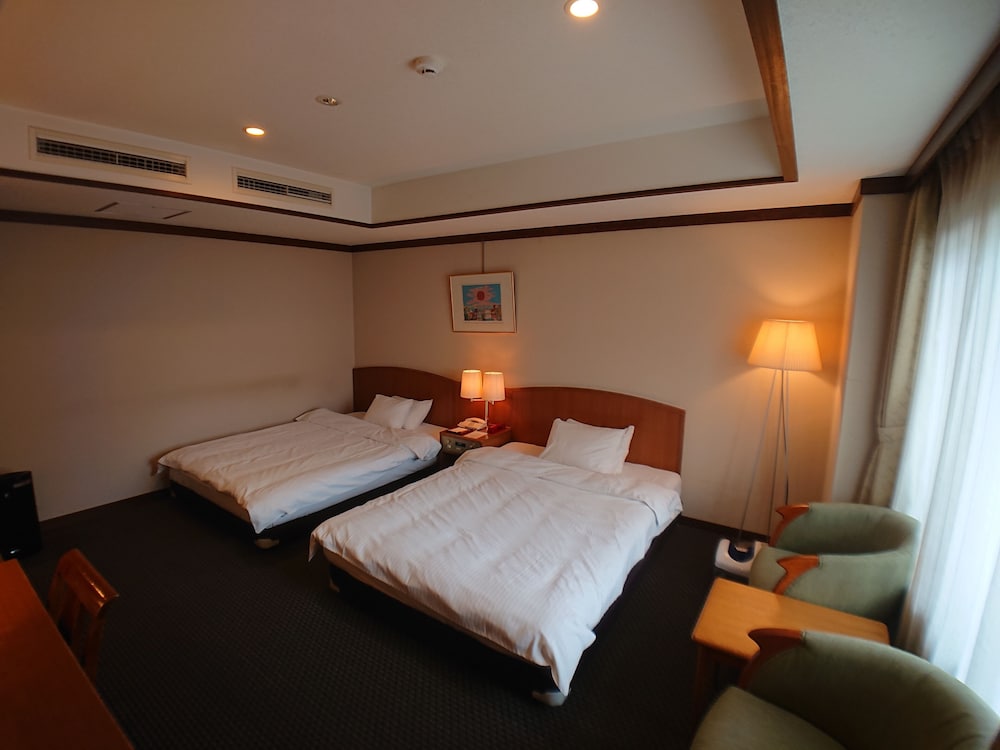 ROOM, TWIN BEDS