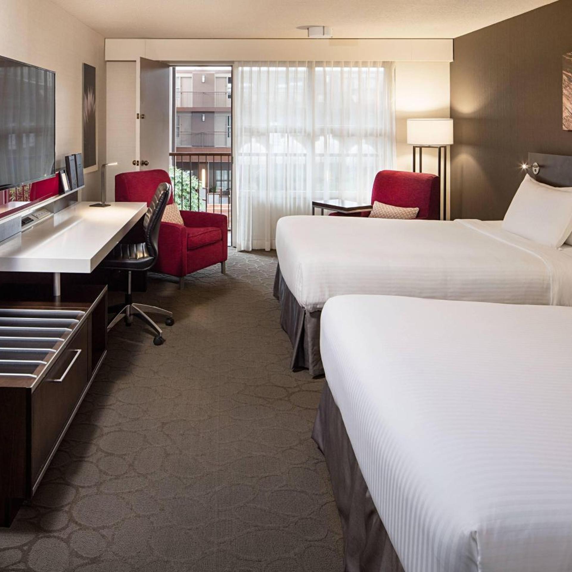 Guest Room, Deluxe, 2 Queen Beds, Pool Side, Atrium Building