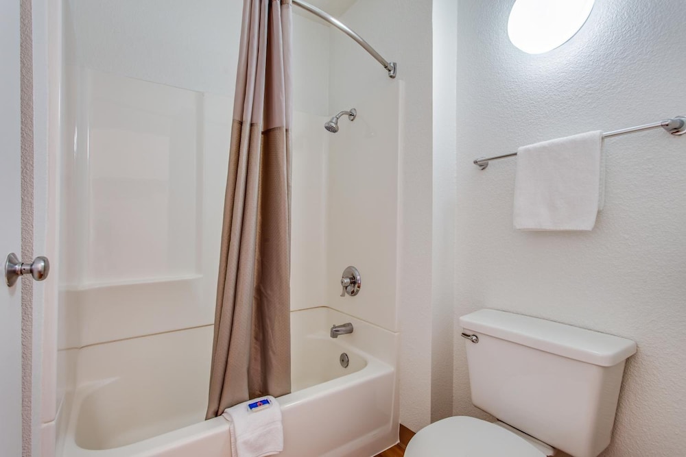 Motel6 Fairfield, CA - North 65/69