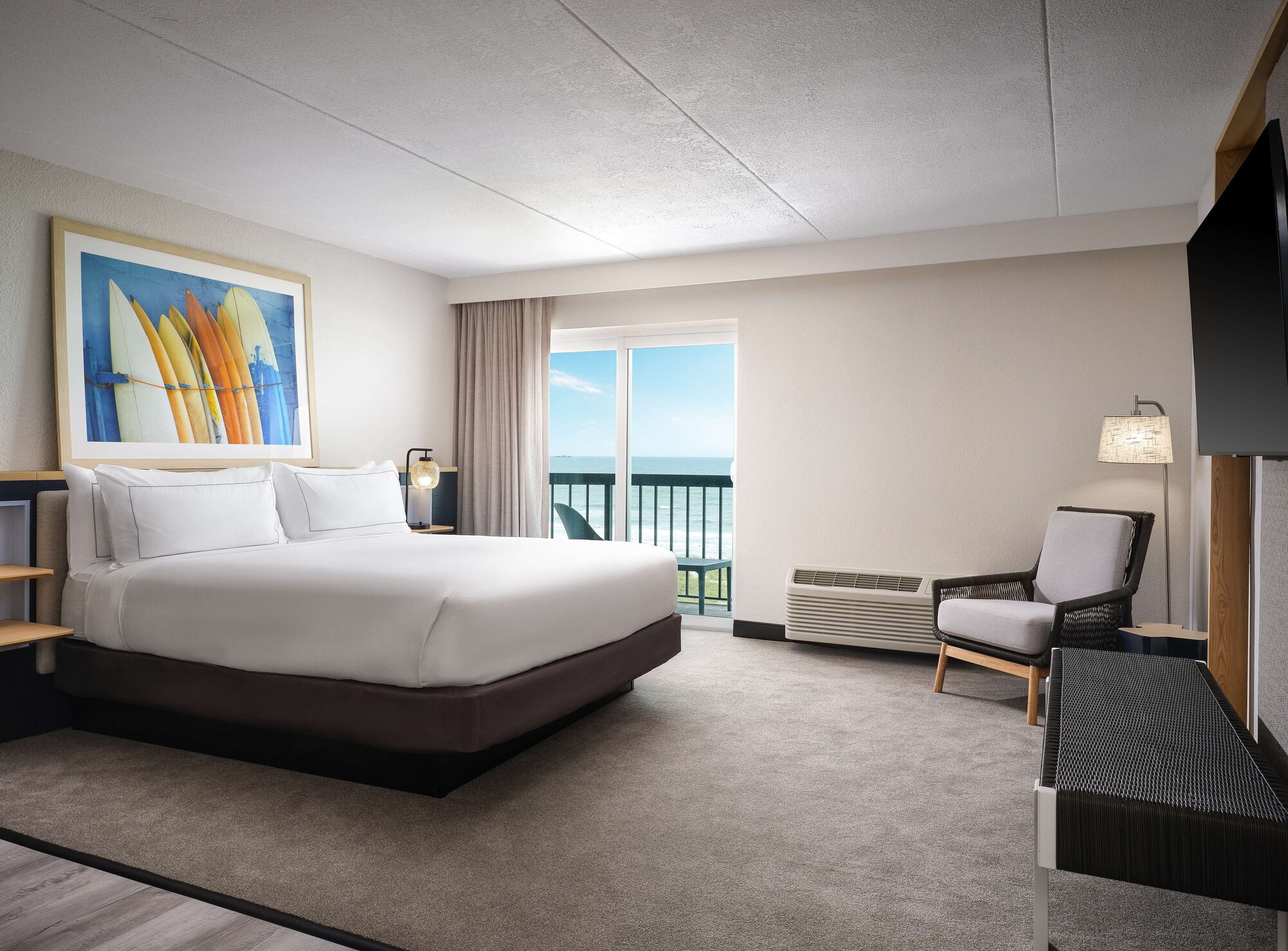 Suite, King Bed, Partial Ocean View, Balcony, High Floor
