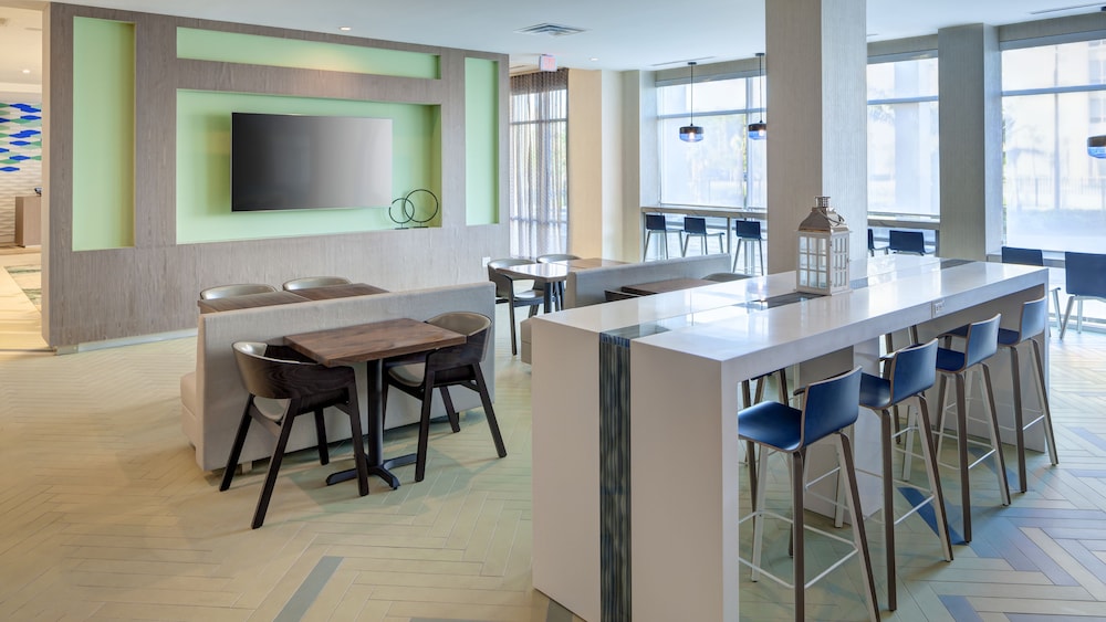 Holiday Inn Express Suites Orlando At Seaworld An Ihg Hotel 36/57