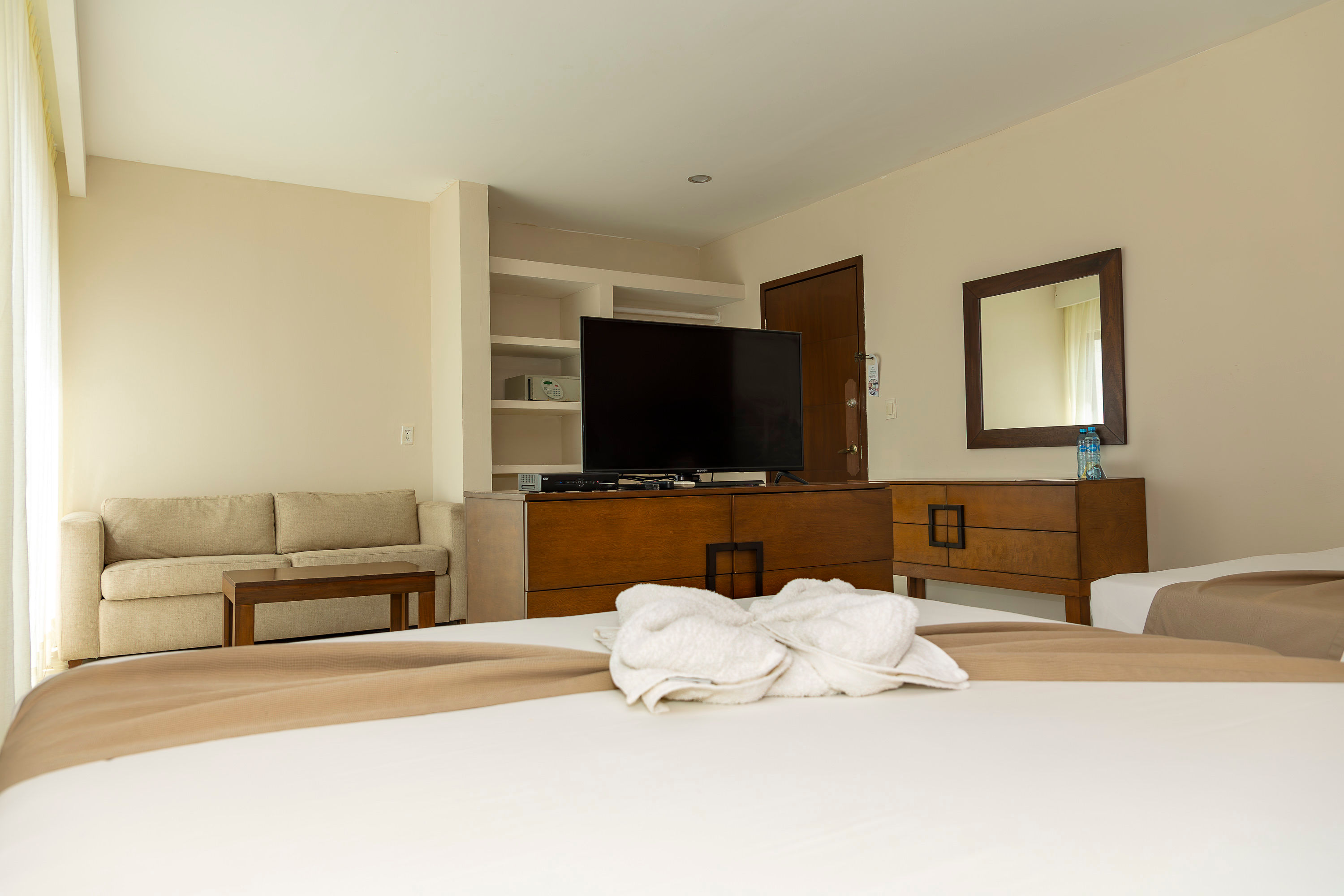 غرفة سوبيريور رباعية بإطلالة، Koox Quinto Sole Boutique Hotel 3/3