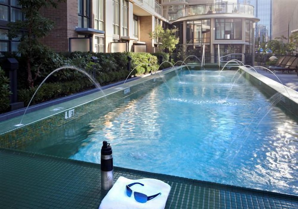 L'Hermitage Hotel 66/70