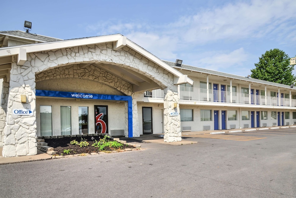 Motel6 Saint Joseph, MO 48/57