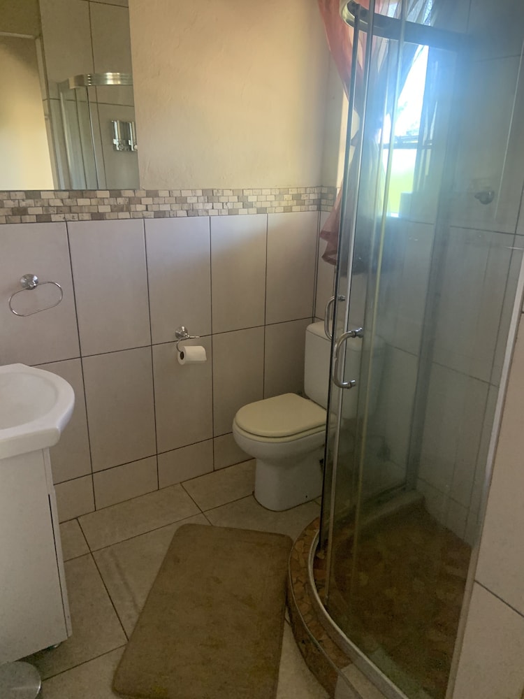 Africa Footprints Guest House 20/21