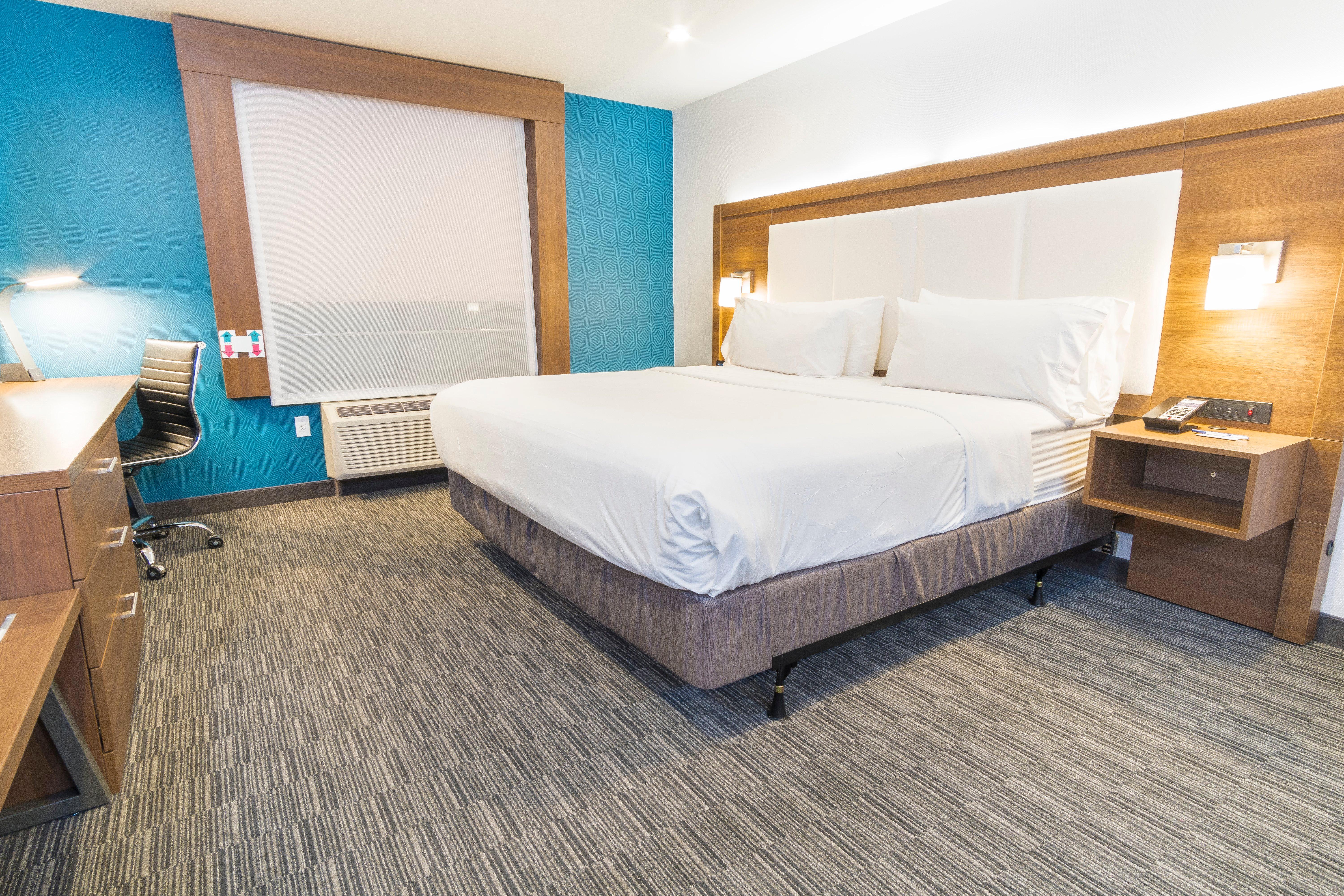 Room, King Bed, Accessible, Holiday Inn Express Hollywood Walk of Fame An Ihg Hotel 2/6