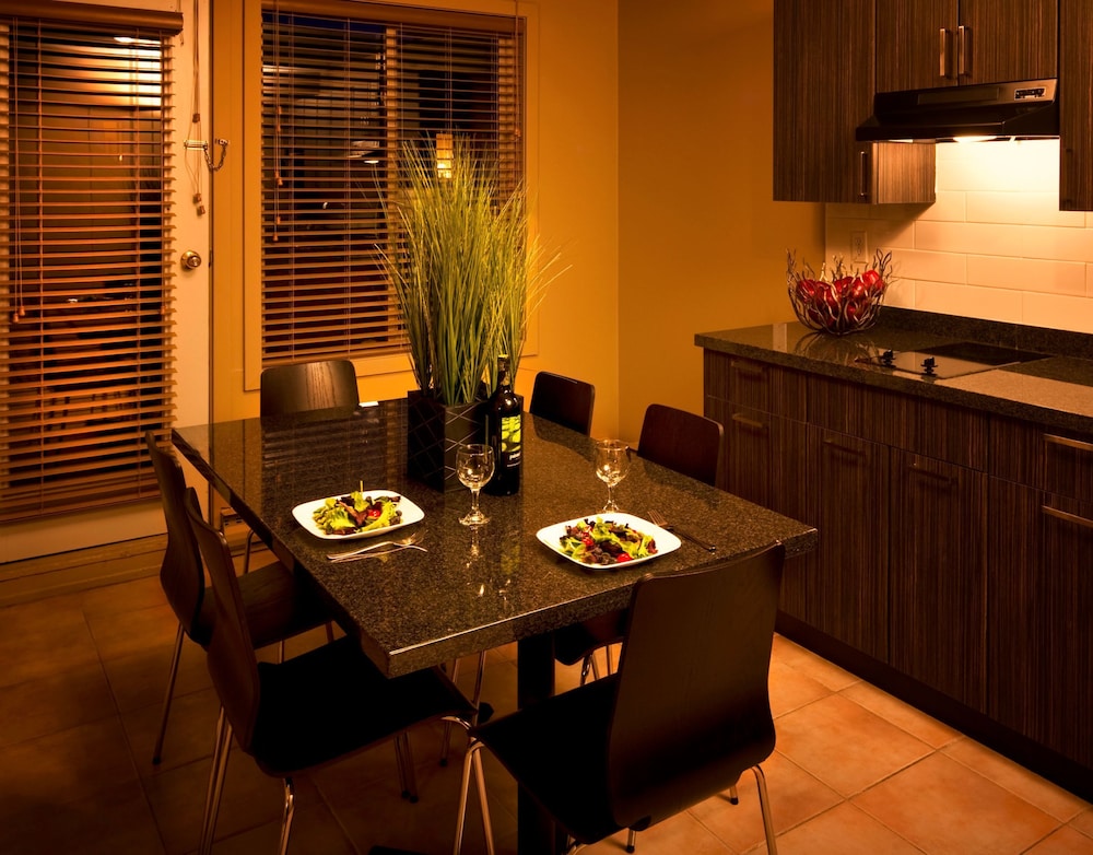Executive Inn At Whistler Village 46/51