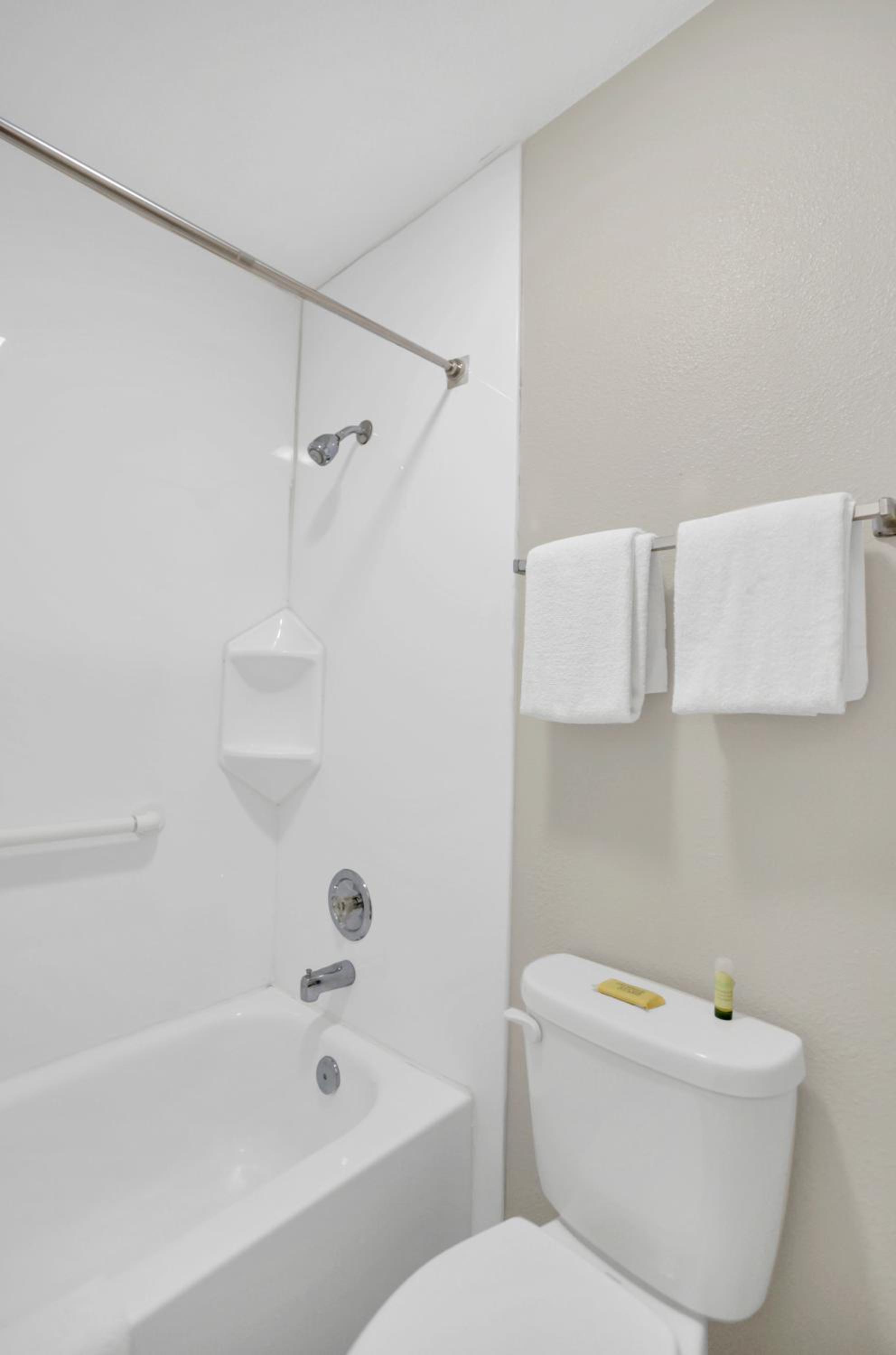 جناح بسرير كينج، Bridgeview Inn 10/10