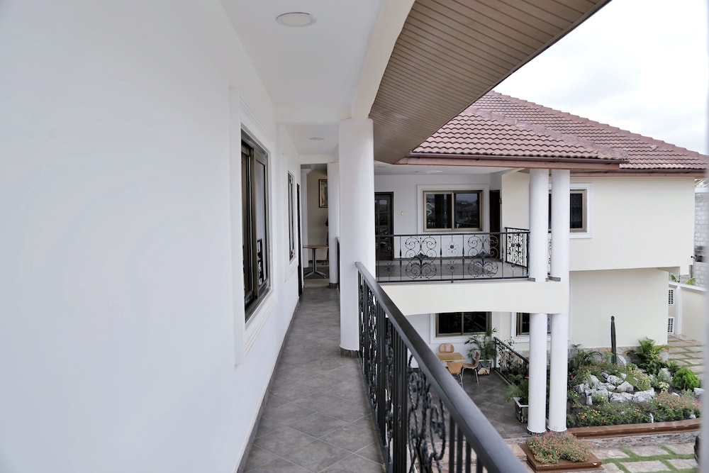 Eden Vale Hotel 6/50