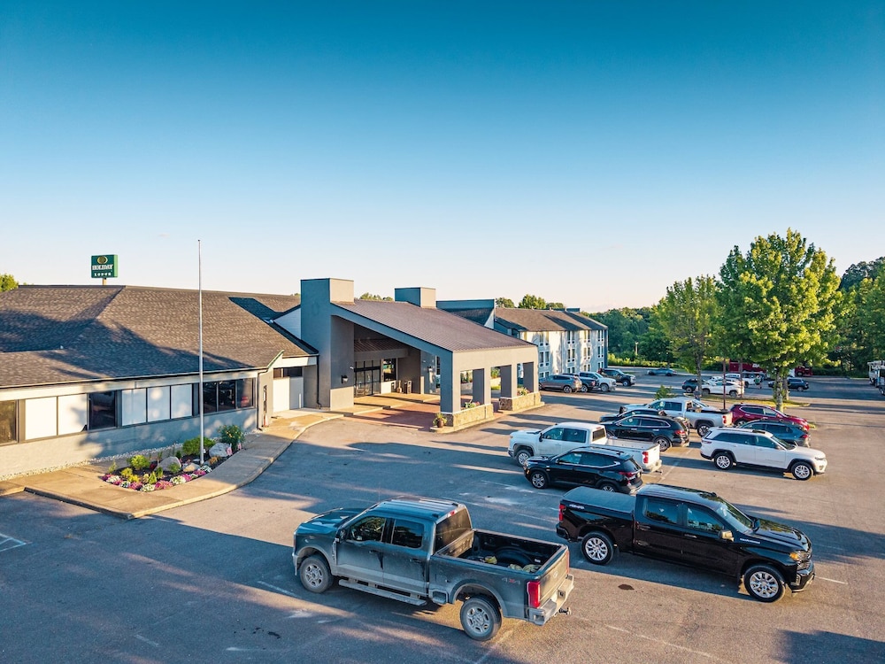 Holiday Lodge Hotel &amp; Conference Center 41/50