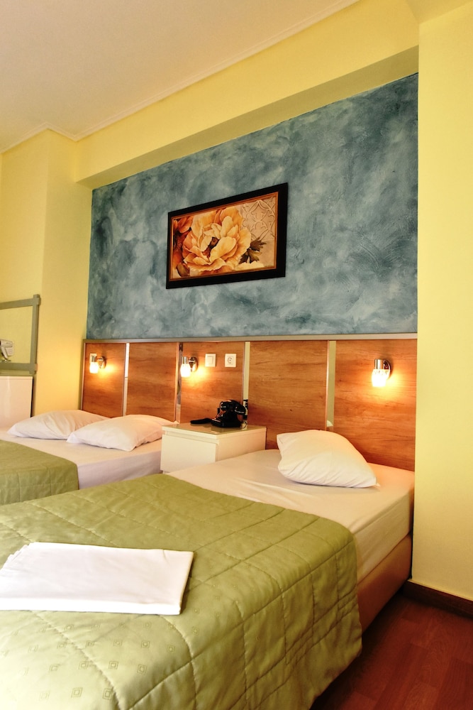 SOCRATES HOTEL 28/44