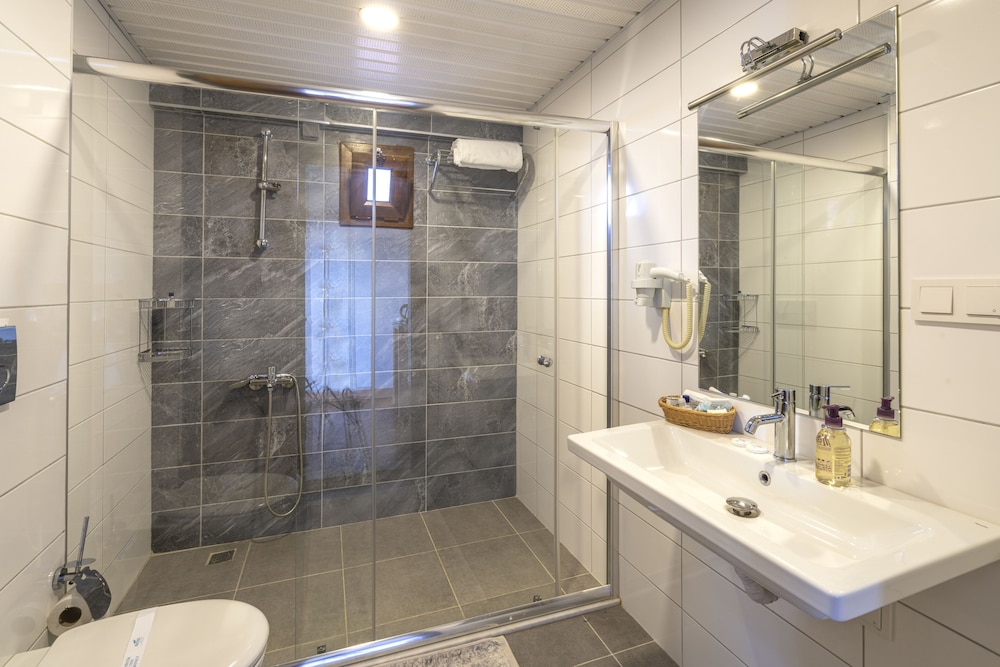 Avena Mountain Boutique Hotel 44/48